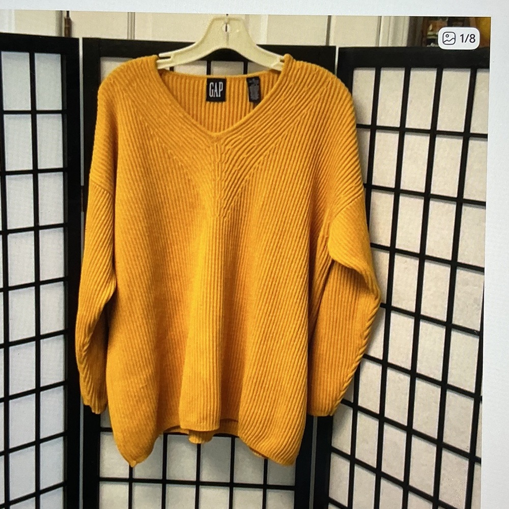 GAP Mustard Yellow V-Neck Ribbed Sweater excellent condition
